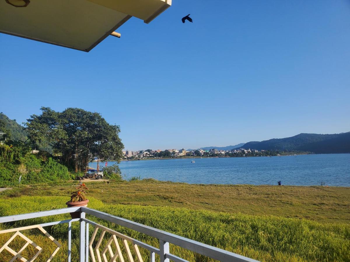 Hotel Waterside Pokhara Exterior foto